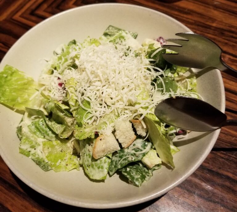 CafeRIGOLETTOロメインレタスのシーザーサラダ